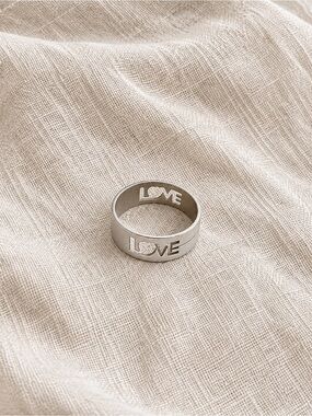 Vintage Silver Tone LOVE Cut Out Band Ring | Size 9